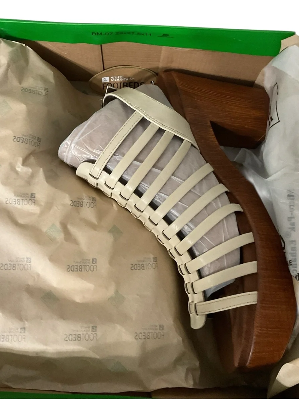 White Mountain “Astonish” Cream Strappy Platform Sandal RT $85 4” Heel